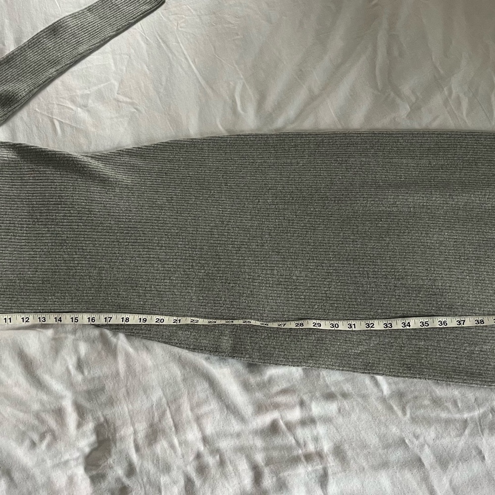 Abercrombie & Fitch Gray Knit Midi Off Shoulder Cozy Soft Sweater Dress Sz M EUC - Picture 6 of 14